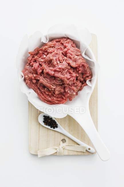 Minced lamb in bowl — Stock Photo