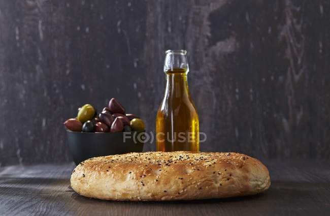 Unleavened bread with olives — Stock Photo