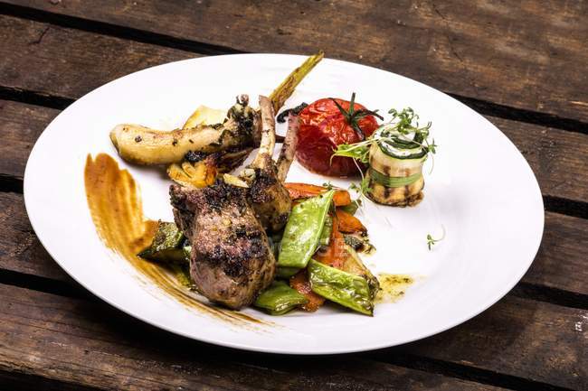 Lamb chop served with vegetables — Stock Photo