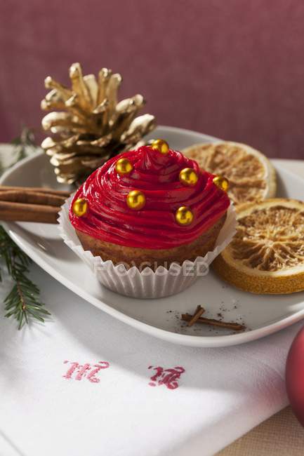 Cupcake decorated for Christmas — Stock Photo