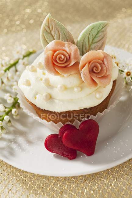 Cupcake decorato per la festa di nozze — Foto stock