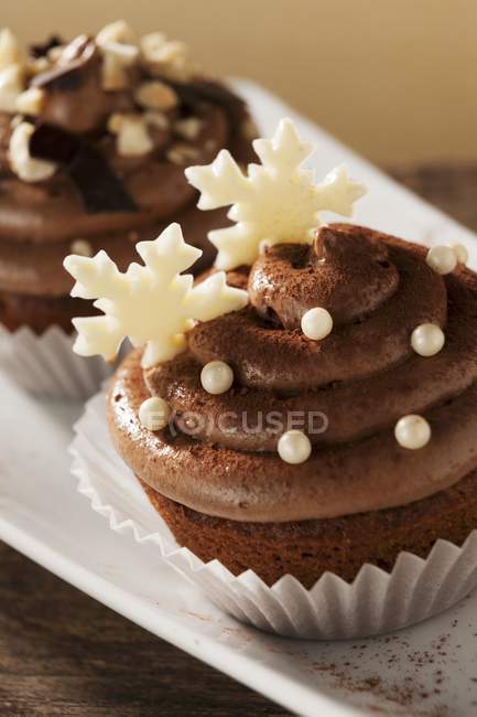 Gâteaux garnis de crème au chocolat — Photo de stock