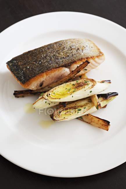 Salmon fillet with leek and parsnips — Stock Photo