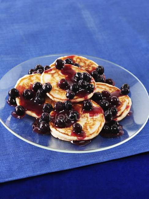 Pancakes with blueberries and Scotch — Stock Photo