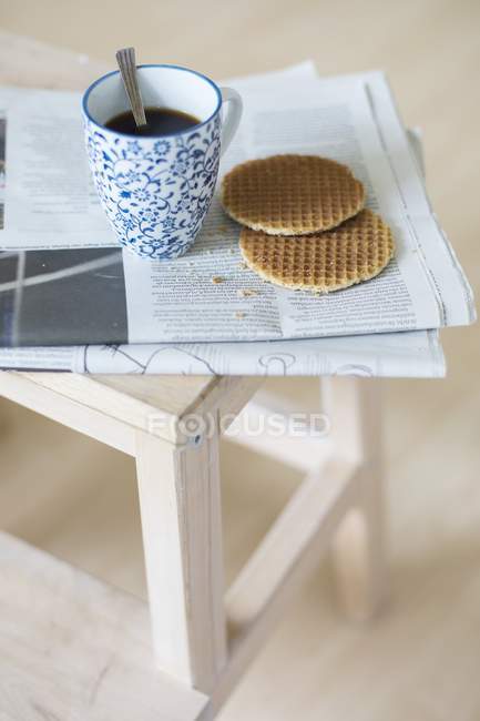 Cup of coffee and syrup waffles — Stock Photo