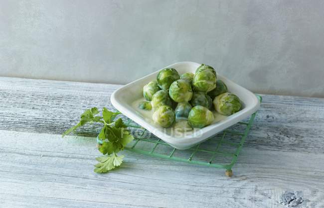 Brussels sprouts in sauce — Stock Photo