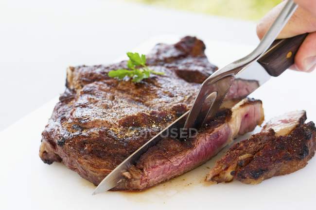 Beefsteak tranché — Photo de stock