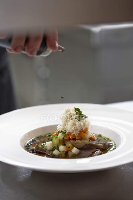 Prime boiled beef in broth — Stock Photo
