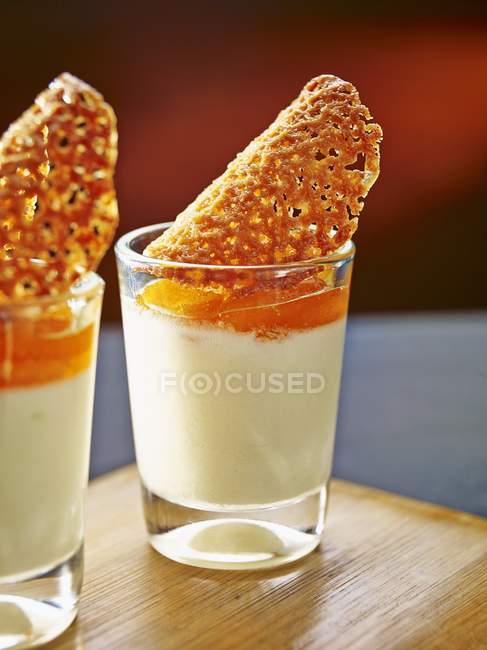 Creamy yogurt with apricots — Stock Photo