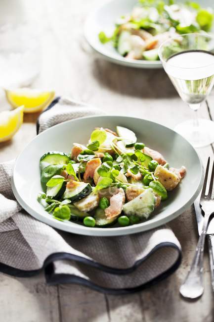 Salmon salad with peas — Stock Photo