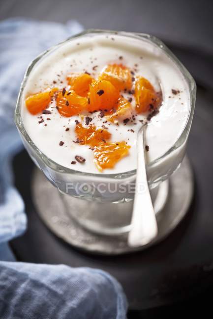 Yogurt with ripe mandarins — Stock Photo