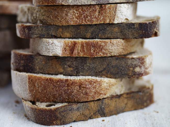 Stapel geschnittenes Brot — Stockfoto