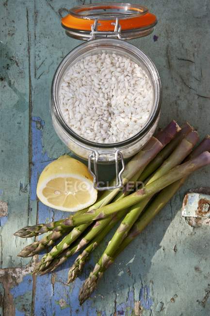 Ingredients for asparagus risotto — Stock Photo