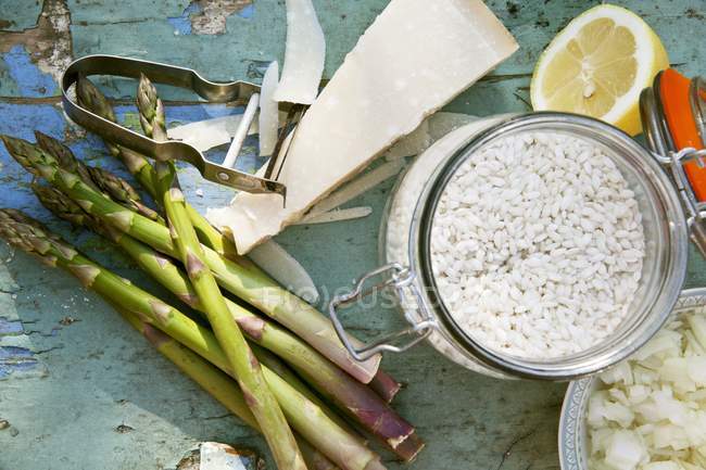 Ingredients for asparagus risotto — Stock Photo