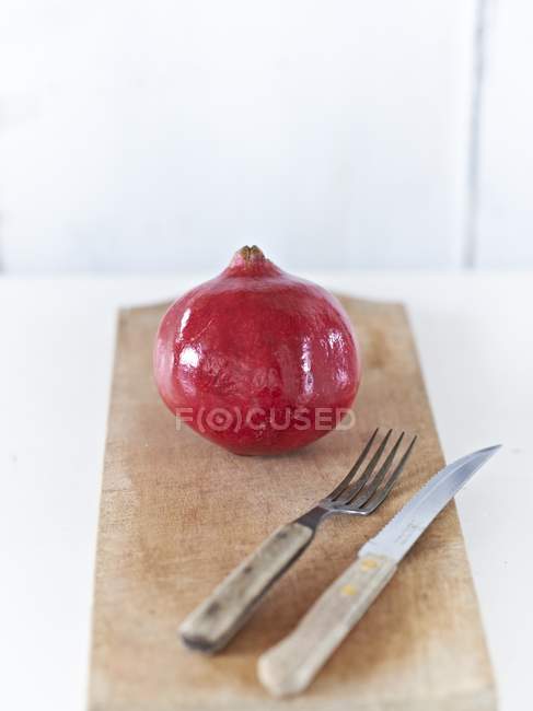 Frischer roter Granatapfel — Stockfoto