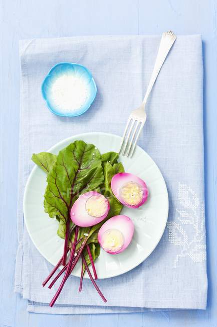 Eggs pickled in beetroot — Stock Photo
