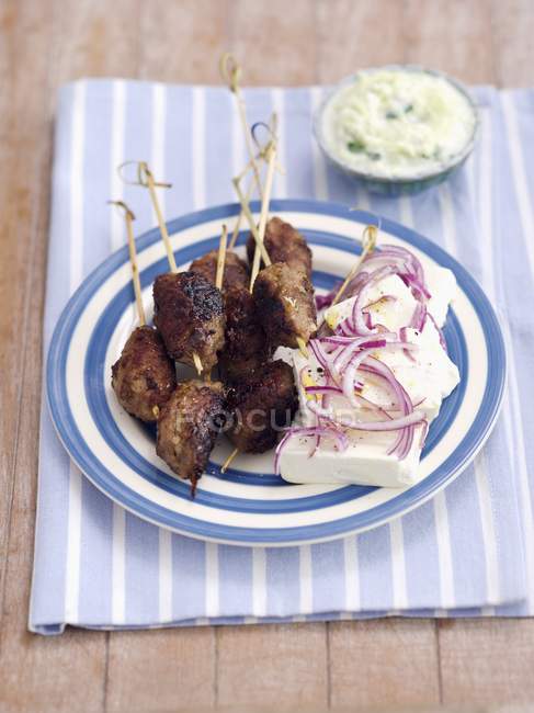 Kfte and feta with red onions — Stock Photo