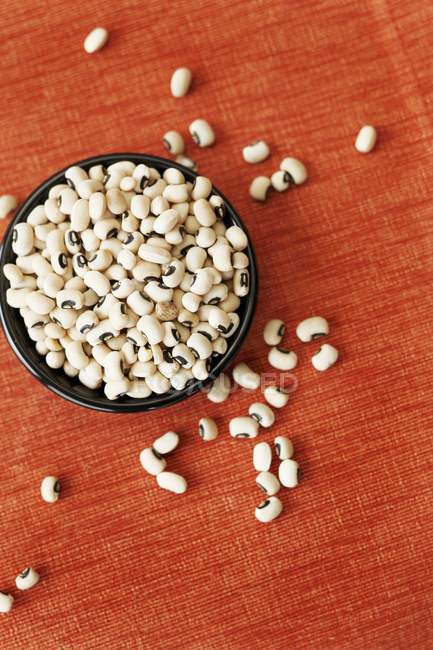 Bowl of black eyed beans — Stock Photo
