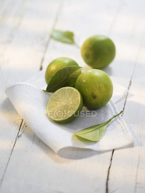 Fresh Limes with cloth — Stock Photo