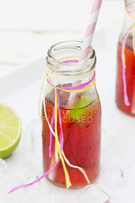 Small bottle of iced tea with lime — Stock Photo