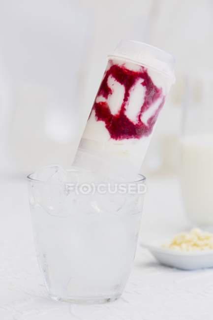 Yoghurt ice cream — Stock Photo