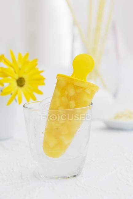 Ghiacciolo all'ananas — Foto stock
