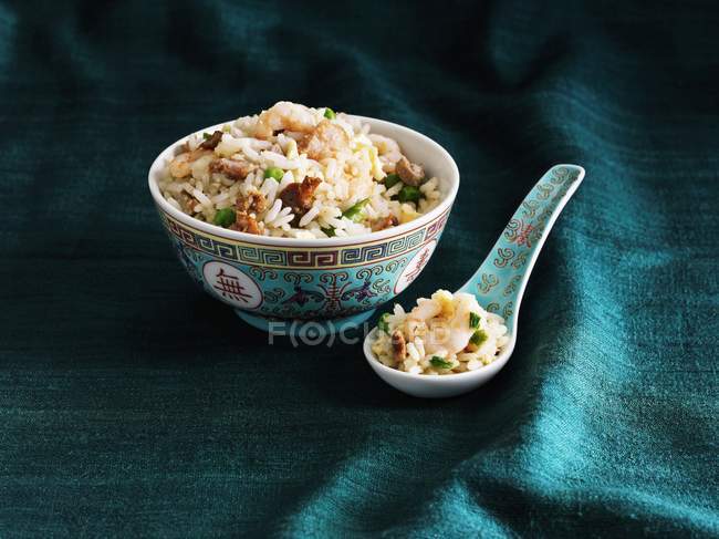Oriental rice with prawns — Stock Photo