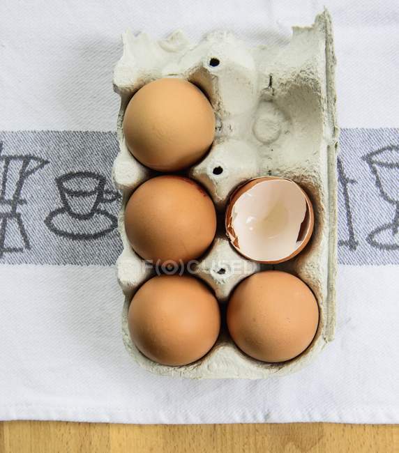 Whole eggs and eggshell box — Stock Photo
