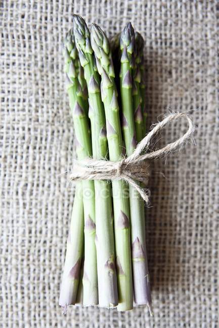 Bunch of green Cornish asparagus — Stock Photo