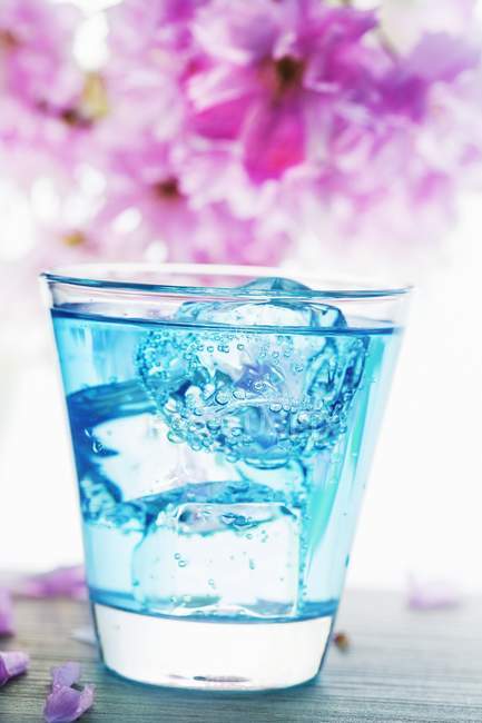 Closeup view of Blue Curacao drink with ice cubes — Stock Photo