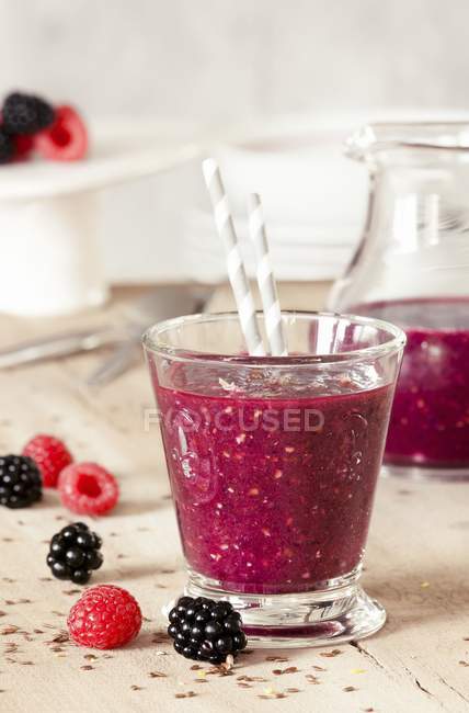 Raspberry and blackberry smoothie — Stock Photo