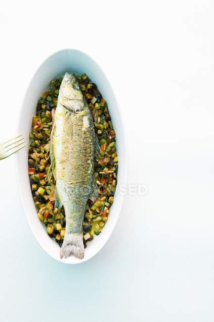 Oven-baked sea bass with vegetables — Stock Photo