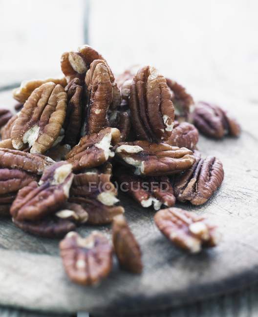Pecan nuts in heap — Stock Photo