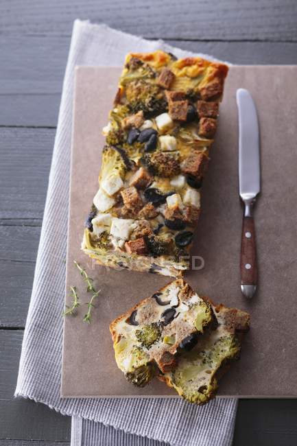 Feta cake with broccoli — Stock Photo