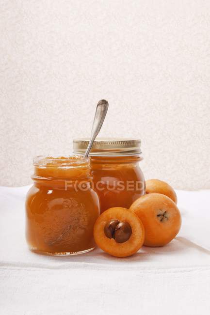 Loquats jam and fresh medlars — Stock Photo