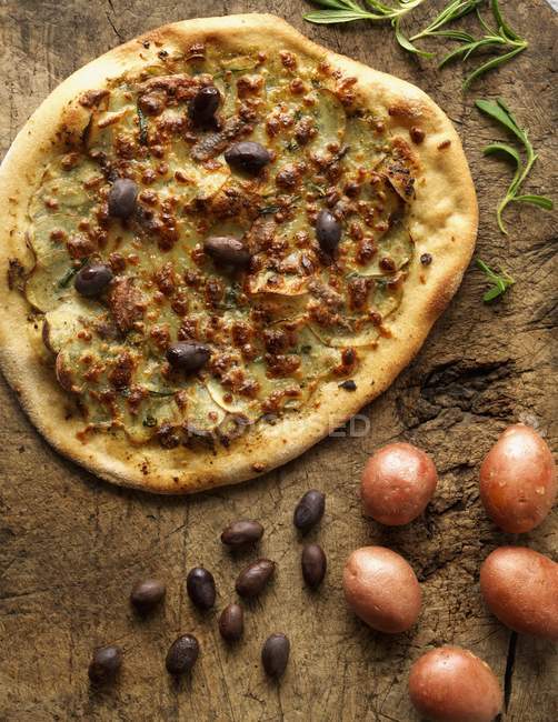 Pizza de batata com anchovas — Fotografia de Stock
