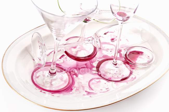 Closeup view of empty glasses on a dirty white tray — Stock Photo