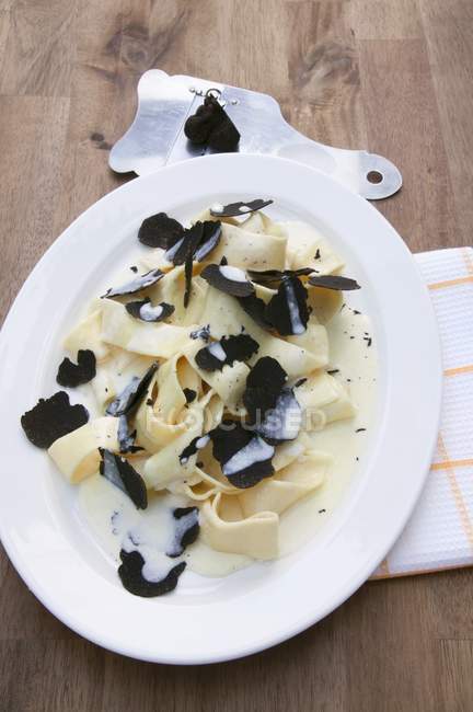 Tagliatelle pasta with truffles — Stock Photo
