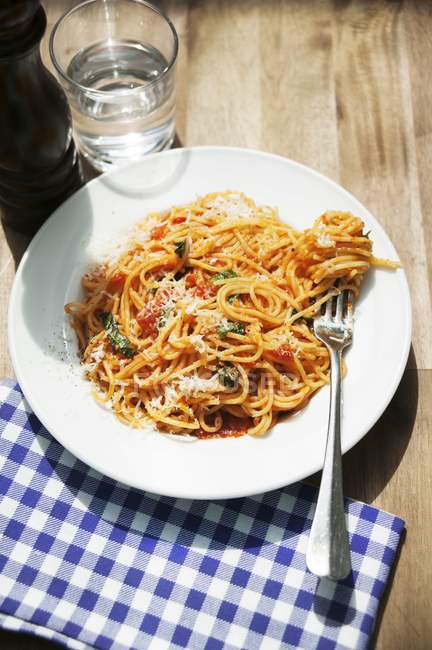 Spaghetti pasta with tomato sauce — Stock Photo