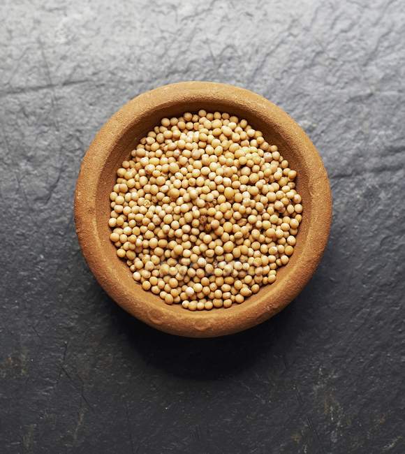 Bowl of mustard seeds — Stock Photo