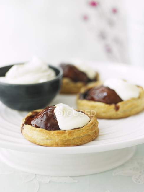 Puff pastry pear tartlets — Stock Photo