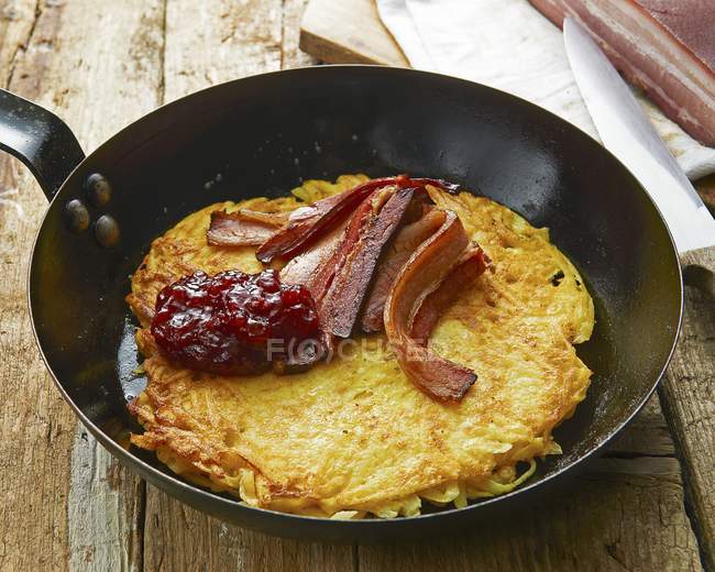 Potato omelette with cheese — Stock Photo