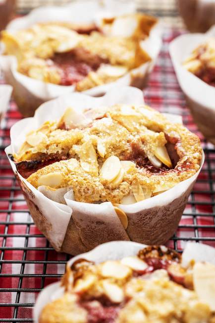 Muffins with apples and almonds — Stock Photo