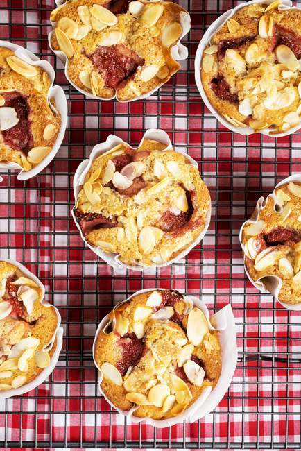 Strawberry muffins with apples and almonds — Stock Photo