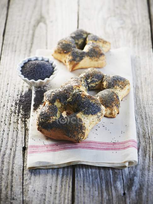 Elevated view of poppyseed star rolls on towel — Stock Photo