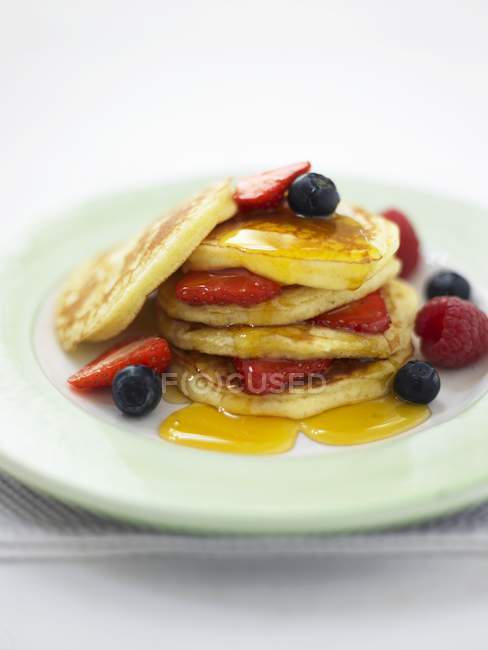 Pancakes with summer berries — Stock Photo