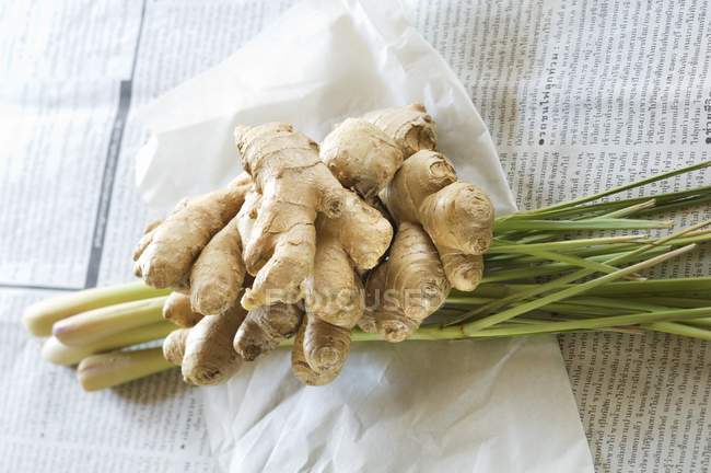 Fresh Ginger and lemongrass — Stock Photo