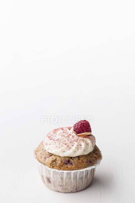 Raspberry and almond muffin — Stock Photo