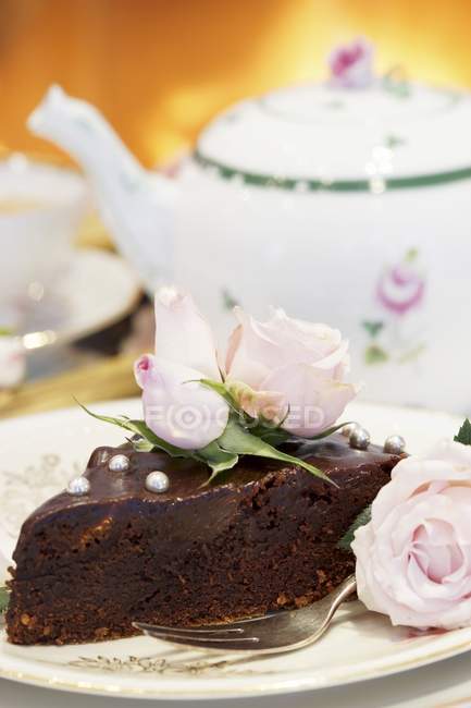 Schokoladenkuchen und Tee — Stockfoto
