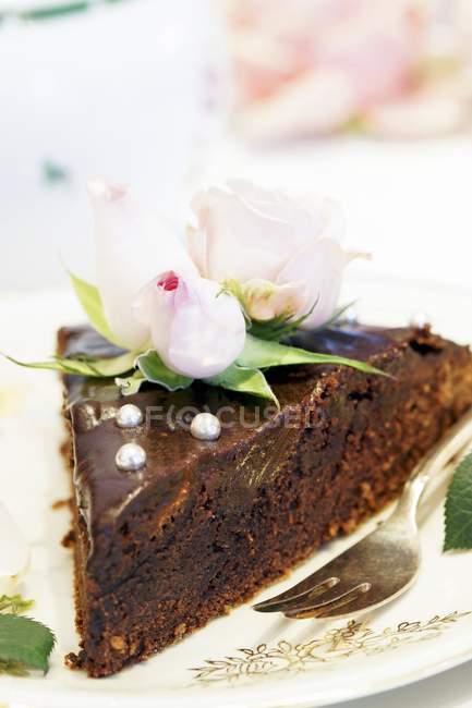 Chocolate cake decorated with roses — Stock Photo